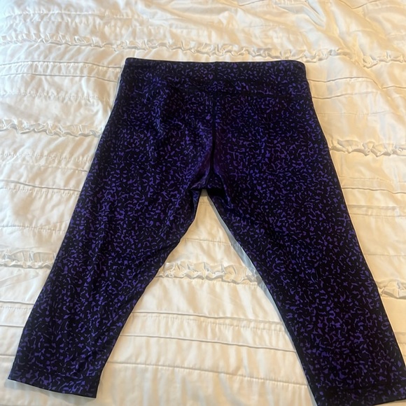 7 Under Armour Capri Leggings, Large - Picture 14 of 17